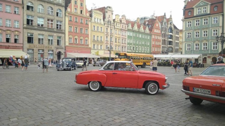 Pokaz samochodów MotoClassic na wrocławskim Rynku [ZDJĘCIA], Bartosz Senderek