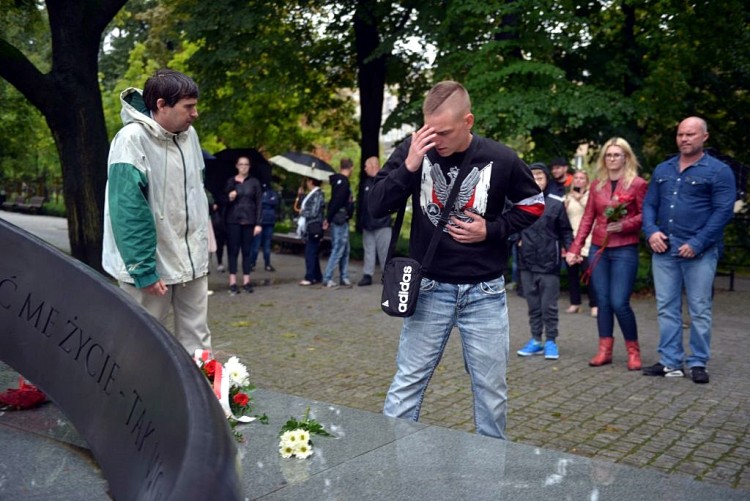Narodowcy i patrioci pod pomnikiem rotmistrza Pileckiego: „To nie była reprezentatywna grupa wrocławian” [ZDJĘCIA], Wojciech Bolesta