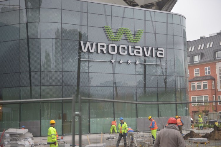 Znad Dyrekcyjnej zniknie kładka do obsługi budowy Wroclavii. Ulica będzie zamknięta, Wojciech Bolesta