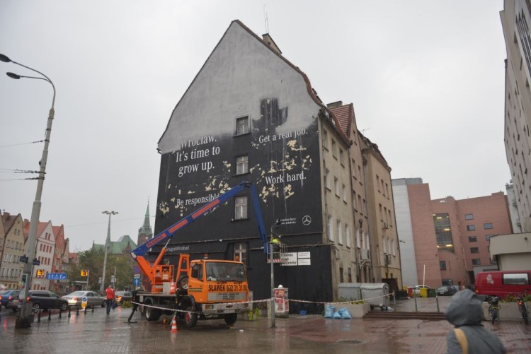 Wrocław: ze skrzyżowania Ruskiej i Kazimierza Wielkiego znika kontrowersyjny mural [ZDJĘCIA], Wojciech Bolesta