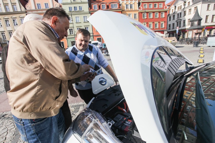 Wrocław: jak wypożyczyć miejski samochód elektryczny? [INSTRUKCJA], Magda Pasiewicz