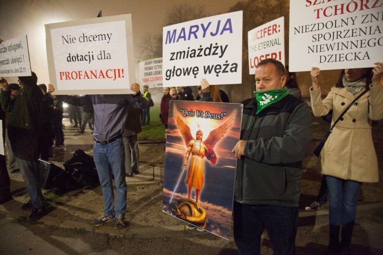 Modlitwa przed Impartem. Katolicy protestują przeciwko „bluźnierstwom na scenie”, Magda Pasiewicz