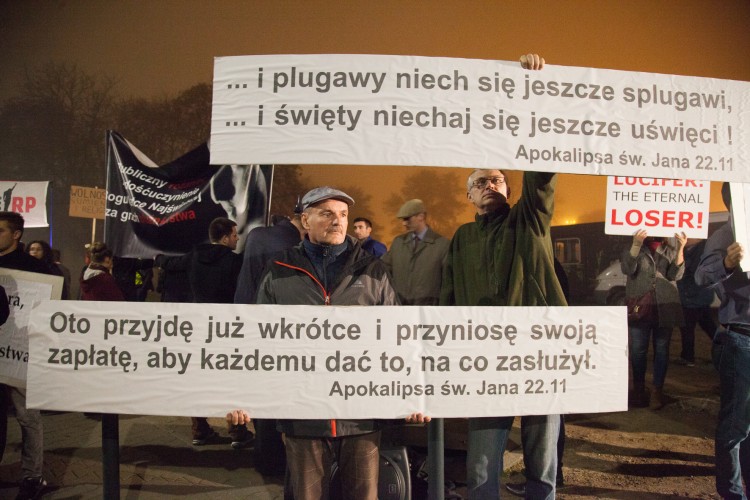 Wrocław: różaniec przed Impartem. „Bluźnierczy spektakl w rocznicę mordu ks. Popiełuszki” [ZOBACZ ZDJĘCIA], Magda Pasiewicz