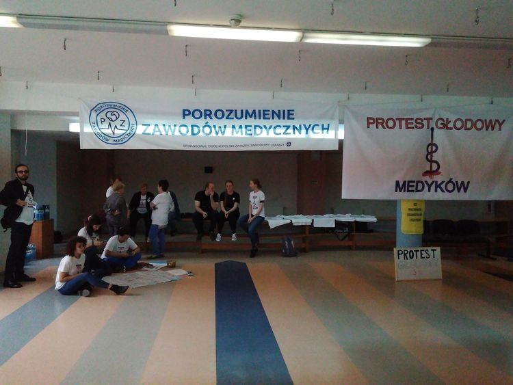 Lekarze rezydenci rozpoczęli strajk głodowy we Wrocławiu [ZDJĘCIA], Magda Pasiewicz