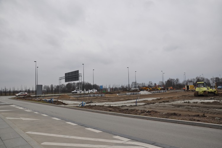Trwa budowa nowej części parkingu lotniska, mgo
