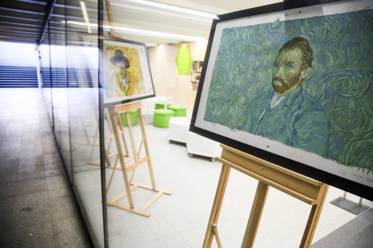 Wrocławskie obrazy z „Twojego Vincenta” wystawione w przejściu Świdnickim [ZDJĘCIA], Magda Pasiewicz