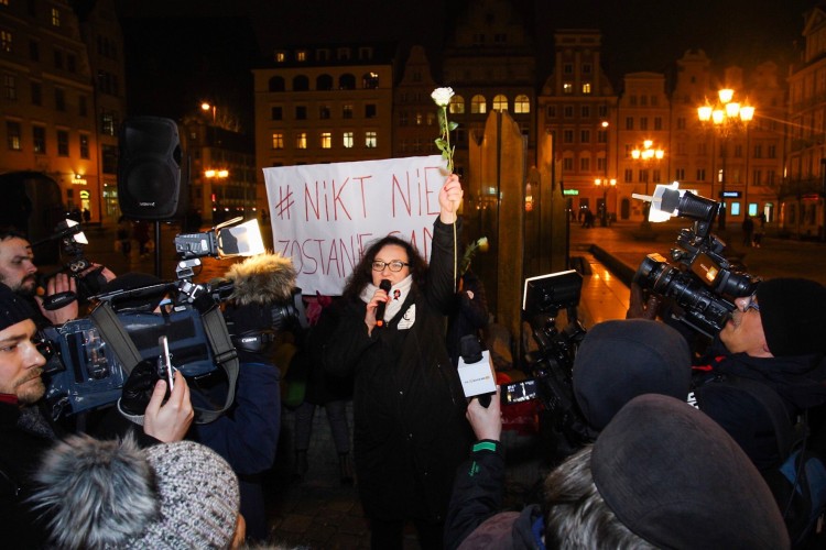 Obrońcy demokracji solidaryzują się z Frasyniukiem. „Nie będziemy robić tylko tego, na co nam pozwala władza”, Magda Pasiewicz