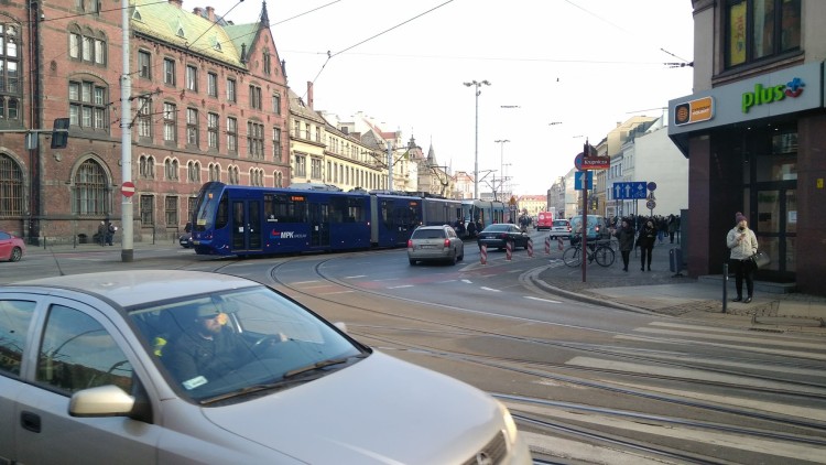 Zepsuty tramwaj zablokował ruch w centrum Wrocławia [ZDJĘCIA], bas, mgo