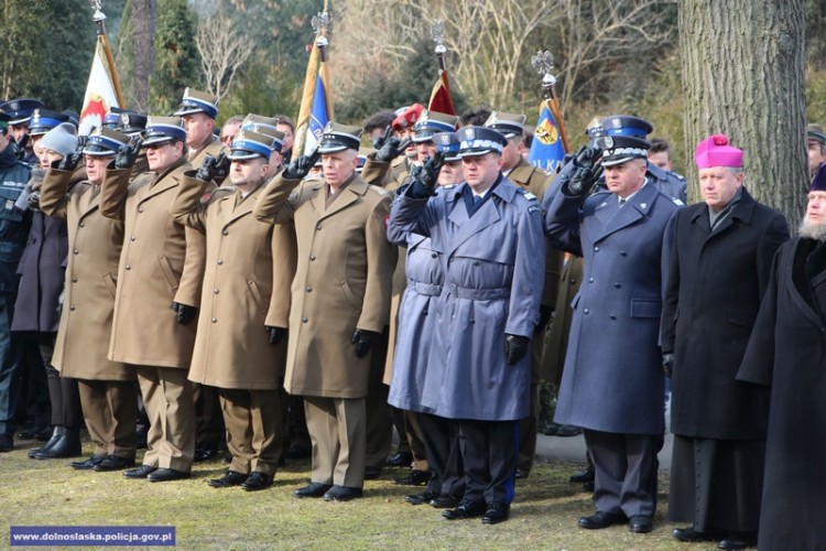 Wrocław obchodzi Narodowy Dzień Pamięci Żołnierzy Wyklętych [ZDJĘCIA], Dolnośląska Policja