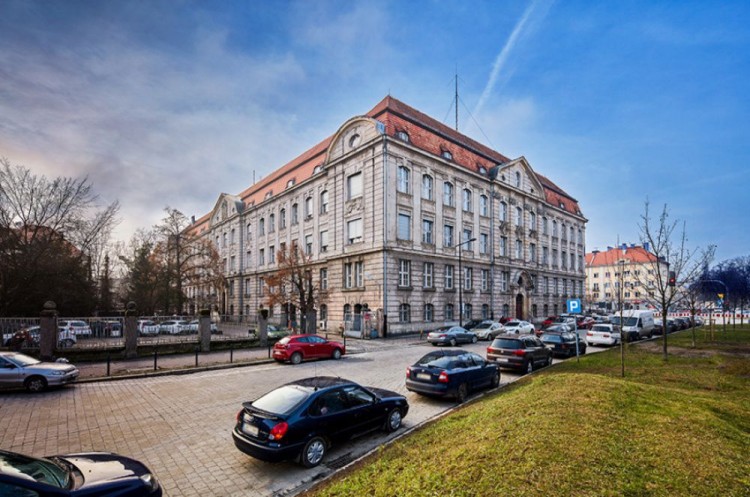 Wrocław: piękny, zabytkowy gmach na sprzedaż. Cena to 40 mln zł [ZDJĘCIA], Orange Nieruchomości