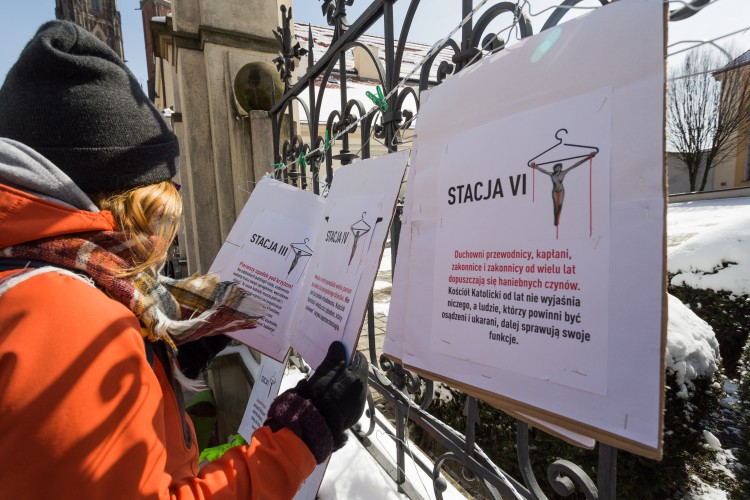 Protest przed pałacem wrocławskiego arcybiskupa [ZDJĘCIA], Magda Pasiewicz