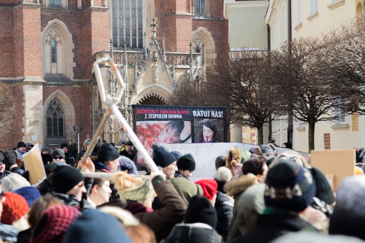 Protest przed pałacem wrocławskiego arcybiskupa [ZDJĘCIA], Magda Pasiewicz