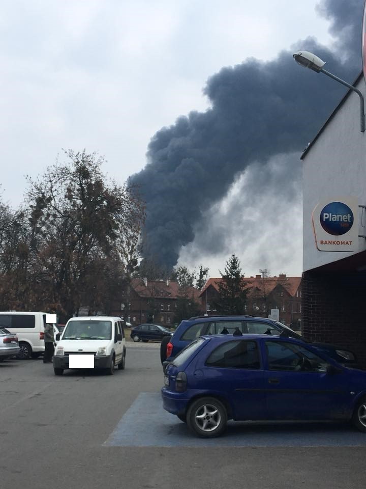 Duży pożar na Brochowie. Zawalił się dach hali [DUŻO ZDJĘĆ], Czytelnik