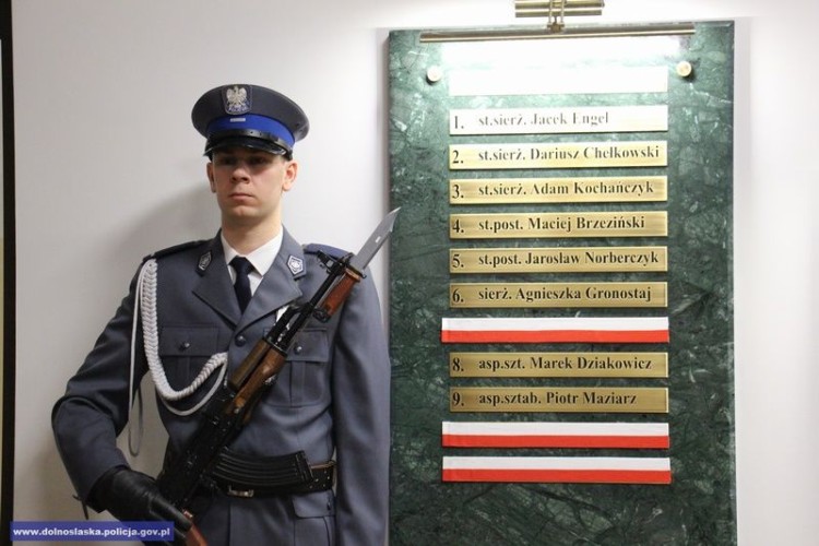 Nowe nazwiska na wrocławskiej tablicy policjantów poległych na służbie [ZDJĘCIA], Dolnośląska Policja