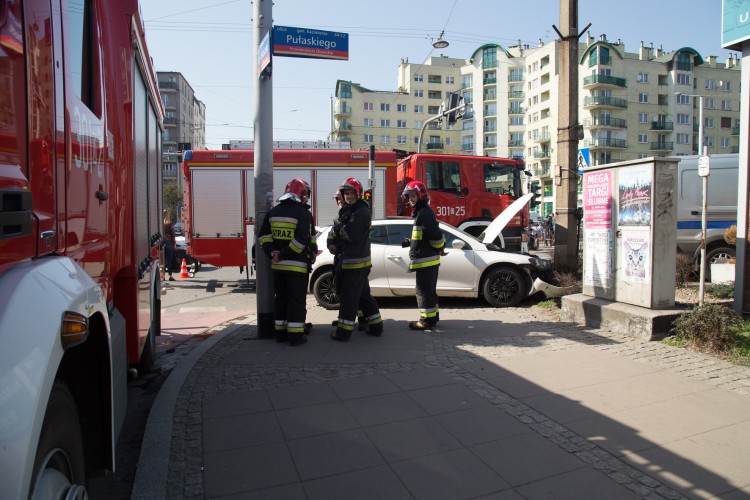 Zderzenie busa Służby Więziennej z samochodem osobowym na Pułaskiego [ZDJĘCIA], Magda Pasiewicz