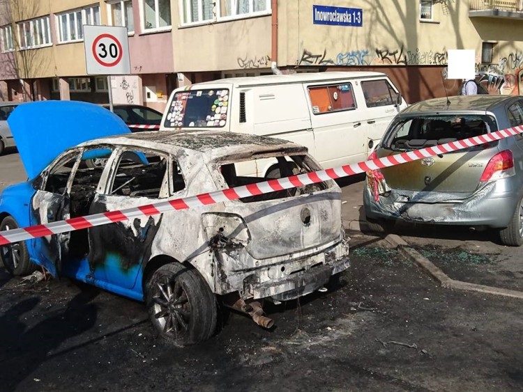 Na ulicy Inowrocławskiej spłonął samochód [ZDJĘCIA], Czytelnik