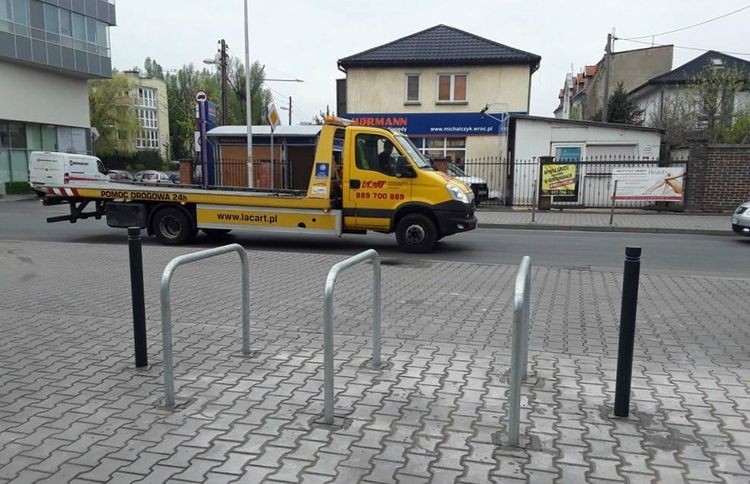 We Wrocławiu trwa montaż stojaków rowerowych, Materiały ZDiUM