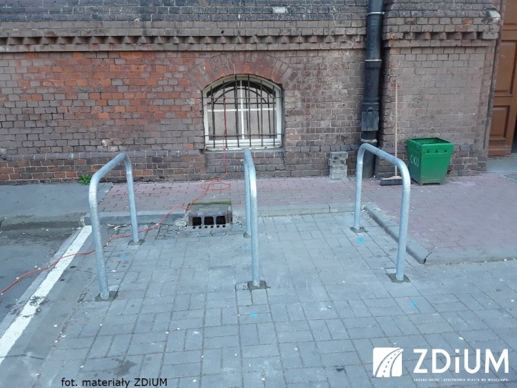 We Wrocławiu trwa montaż stojaków rowerowych, Materiały ZDiUM