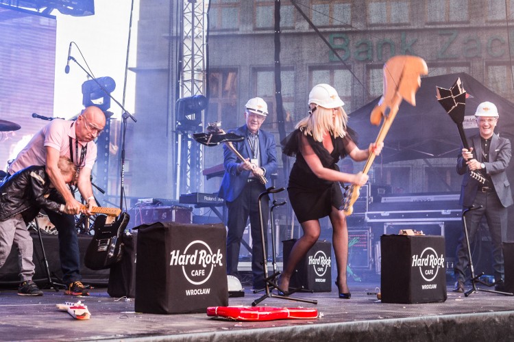 Gitary roztrzaskane! Wrocławska Hard Rock Cafe oficjalnie otwarta [ZDJĘCIA], Magda Pasiewicz