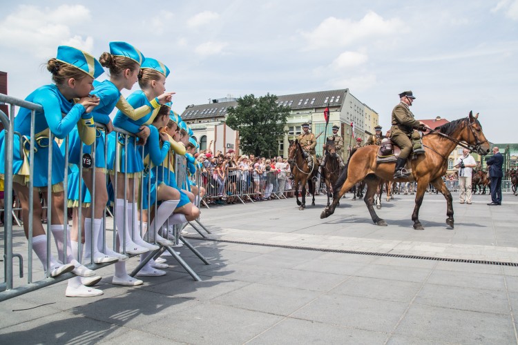 Parada ułanów na Wrocławskim Rytmie Niepodległości, Magda Pasiewicz