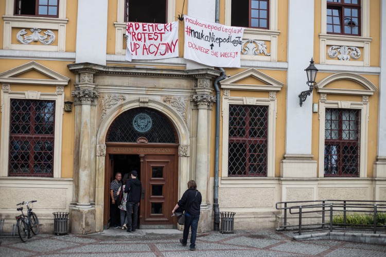 Protest na Uniwersytecie Wrocławskim. Studenci okupują jedną z sal [ZDJĘCIA], Magda Pasiewicz