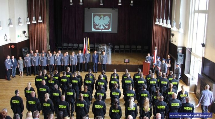 Dolny Śląsk ma 48 nowych policjantów i policjantek [ZOBACZ ZDJĘCIA], Dolnośląska Policja