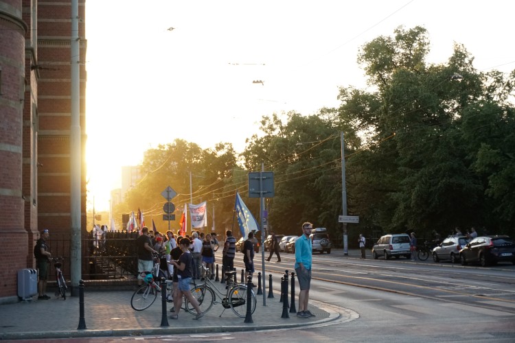Kilkadziesiąt osób na niedzielnym proteście „Europo nie odpuszczaj” [ZDJĘCIA], Magda Pasiewicz