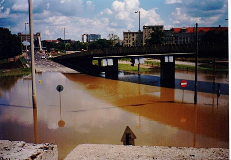 22 lata temu Powódź Tysiąclecia wdarła się do Wrocławia [STARE ZDJĘCIA I FILMY], Małgorzata i Maciej Prochowscy