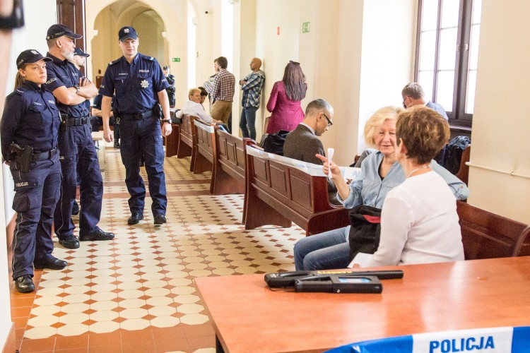 Rozpoczął się proces policjantów w sprawie zmarłego na komisariacie Igora Stachowiaka [ZDJĘCIA], Magda Pasiewicz