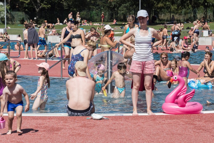 Ależ upał! Wrocławianie chłodzą się na basenie [ZOBACZ ZDJĘCIA], Magda Pasiewicz