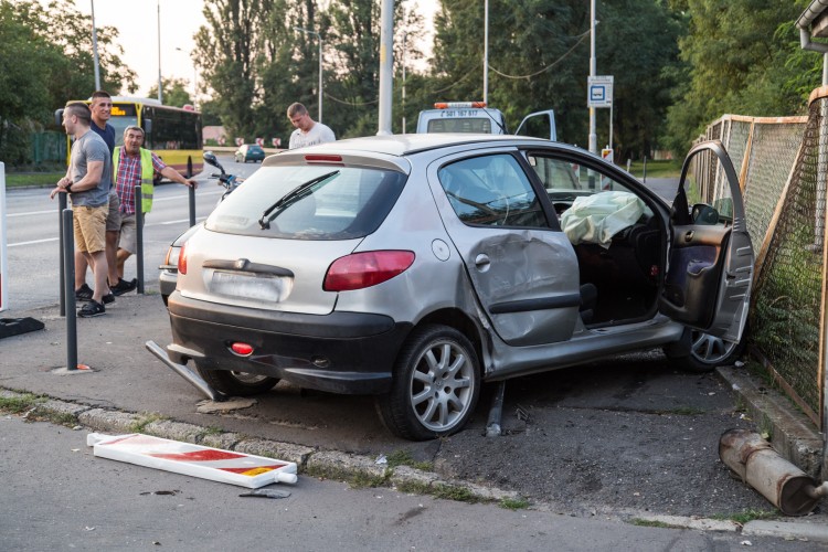 Wypadek na Długiej. Zderzyły się 3 samochody [ZDJĘCIA], Magda Pasiewicz