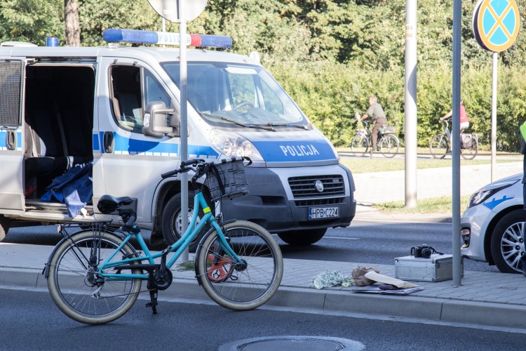 Śmiertelny wypadek na Popowickiej. Nie żyje 57-letnia rowerzystka, Magda Pasiewicz