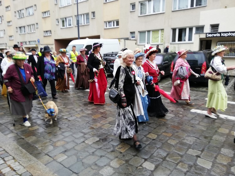 Marsz Kapeluszy we Wrocławiu. Parada seniorów przeszła przez centrum [ZDJĘCIA], Bartosz Senderek