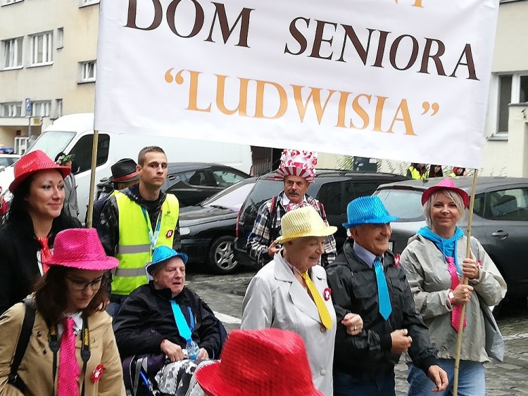 Marsz Kapeluszy we Wrocławiu. Parada seniorów przeszła przez centrum [ZDJĘCIA], Bartosz Senderek