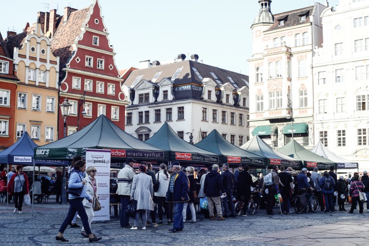 Wrocław świętuje indyjskie święto Diwali. Tradycyjnymi hinduskimi potrawami częstował sam przyszły prezydent [ZDJĘCIA, WIDEO], Magda Pasiewicz