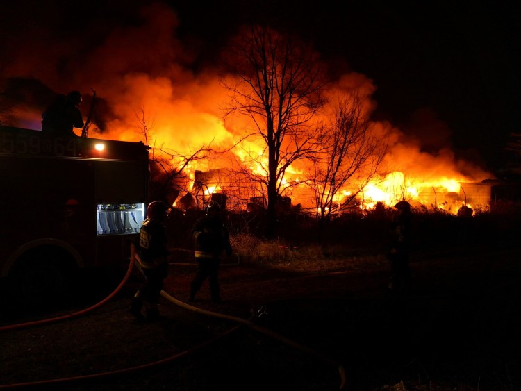 Wielki pożar przy Szczecińskiej. Pali się hala magazynowa, Damian FIlipowski