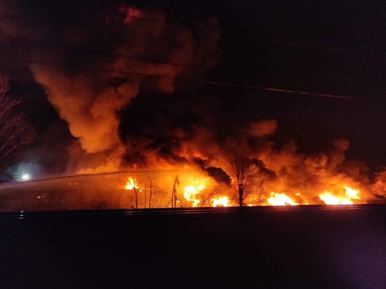 Wielki pożar przy Szczecińskiej. Pali się hala magazynowa, OrzechŻerniki