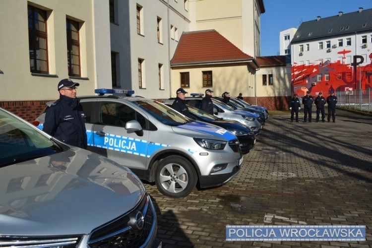 Dolnośląscy policjanci dostali 6 nowych radiowozów [ZDJĘCIA, WIDEO], Materiały policji