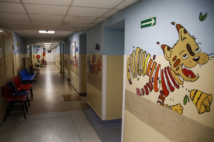 Wolontariusze pomalowali poczekalnie poradni pediatrycznej, Magda Pasiewicz