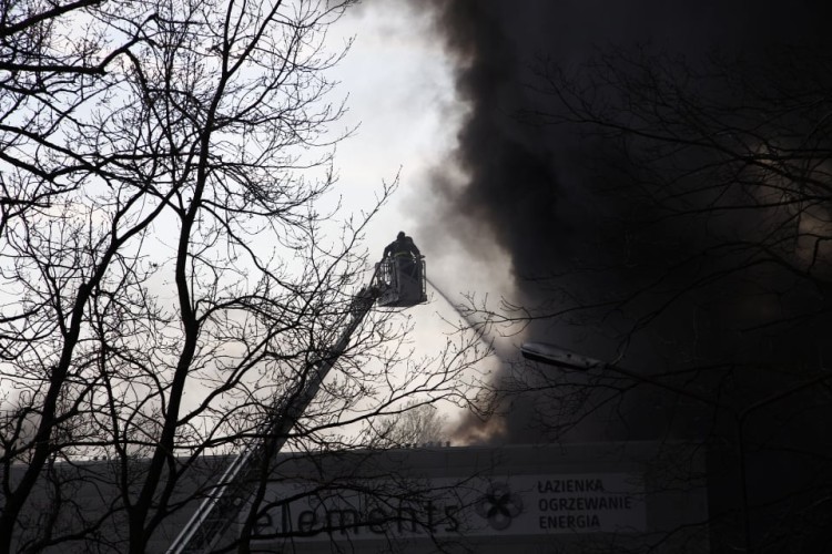 Pożar na Szczecińskiej opanowany. Płonęła wielka hala [ZDJĘCIA], Magda Pasiewicz