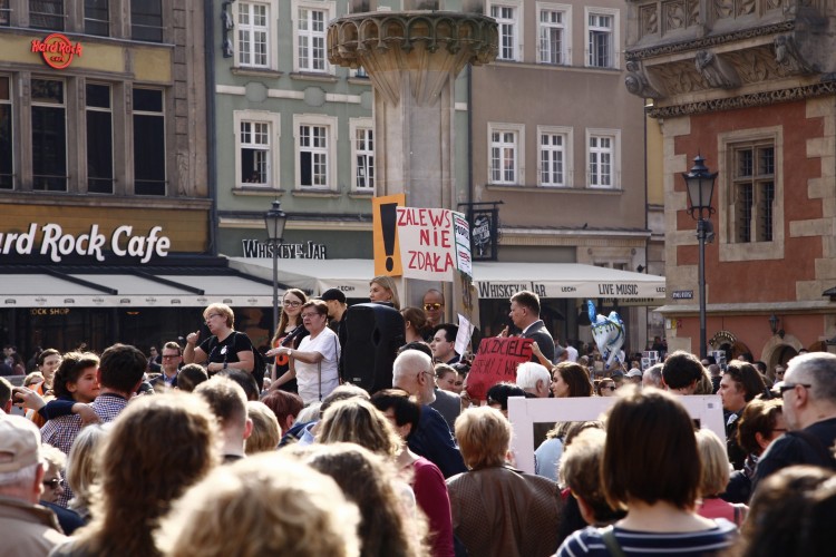 ”Rząd nas nie szanuje”. Demonstracja przed strajkiem nauczycieli, Magda Pasiewicz
