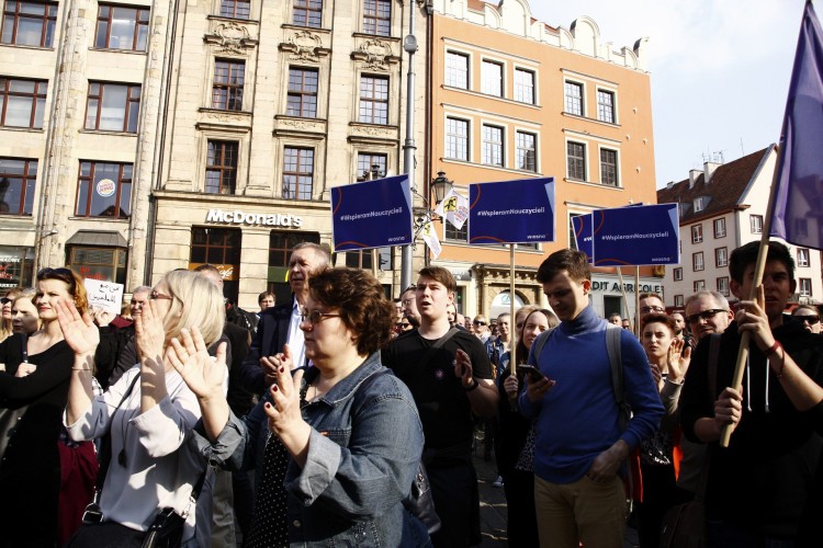 ”Rząd nas nie szanuje”. Demonstracja przed strajkiem nauczycieli, Magda Pasiewicz