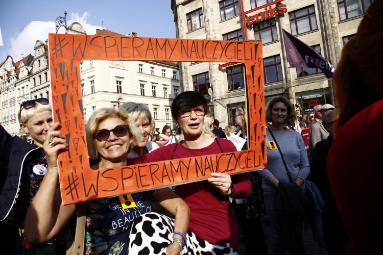 ”Rząd nas nie szanuje”. Demonstracja przed strajkiem nauczycieli [ZDJĘCIA], Magda Pasiewicz