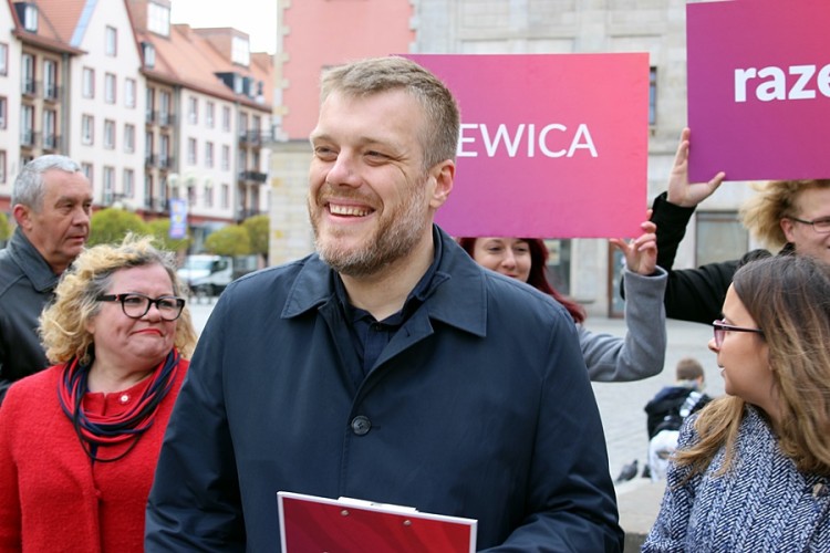 Lewica Razem zaprezentowała kandydatów z Wrocławia. Mają już komplet podpisów, Bartosz Senderek