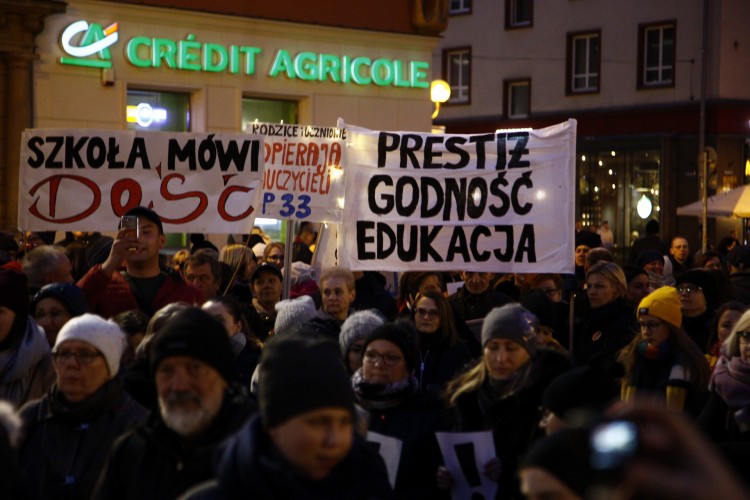 „Zalewska nie zdałaś”. Pikieta poparcia dla strajkujących nauczycieli, Magda Pasiewicz