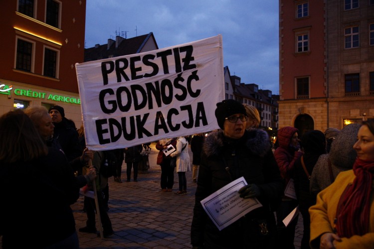 „Zalewska nie zdałaś”. Pikieta poparcia dla strajkujących nauczycieli, Magda Pasiewicz