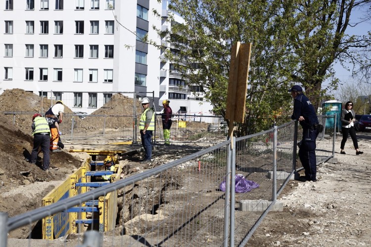 Szczątki odnalezione na placu budowy. Na miejscu policja i archeolog, Magda Pasiewicz