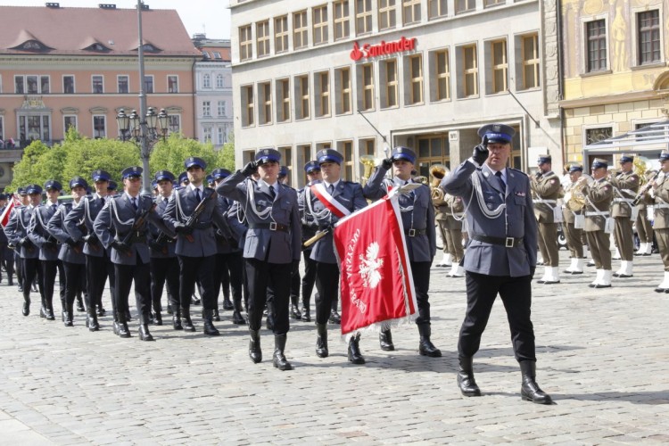 Dzień Flagi RP na wrocławskim Rynku [ZDJĘCIA], Dolnośląski Urząd Wojewódzki