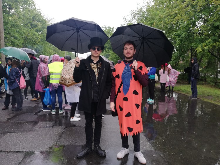 Pochód Juwenaliowy 2019 w deszczu. Pogoda zniechęciła studentów [ZDJĘCIA], mgo