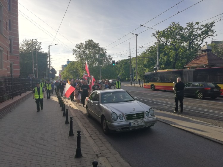 Marsz Pamięci Pileckiego przeszedł przez Wrocław [ZDJĘCIA], mih